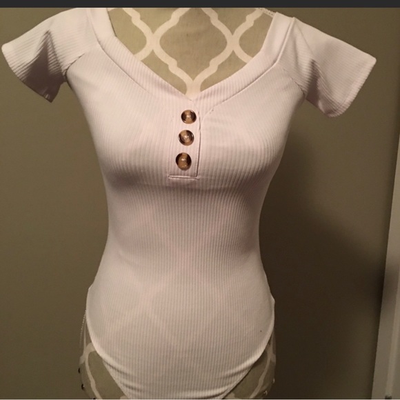 4 blouses!! - Picture 5 of 8